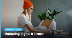 Entrepreneuse préparant l'expédition d'une commande dans son atelier