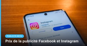 Smartphone affichant l'application Instagram posé sur une table